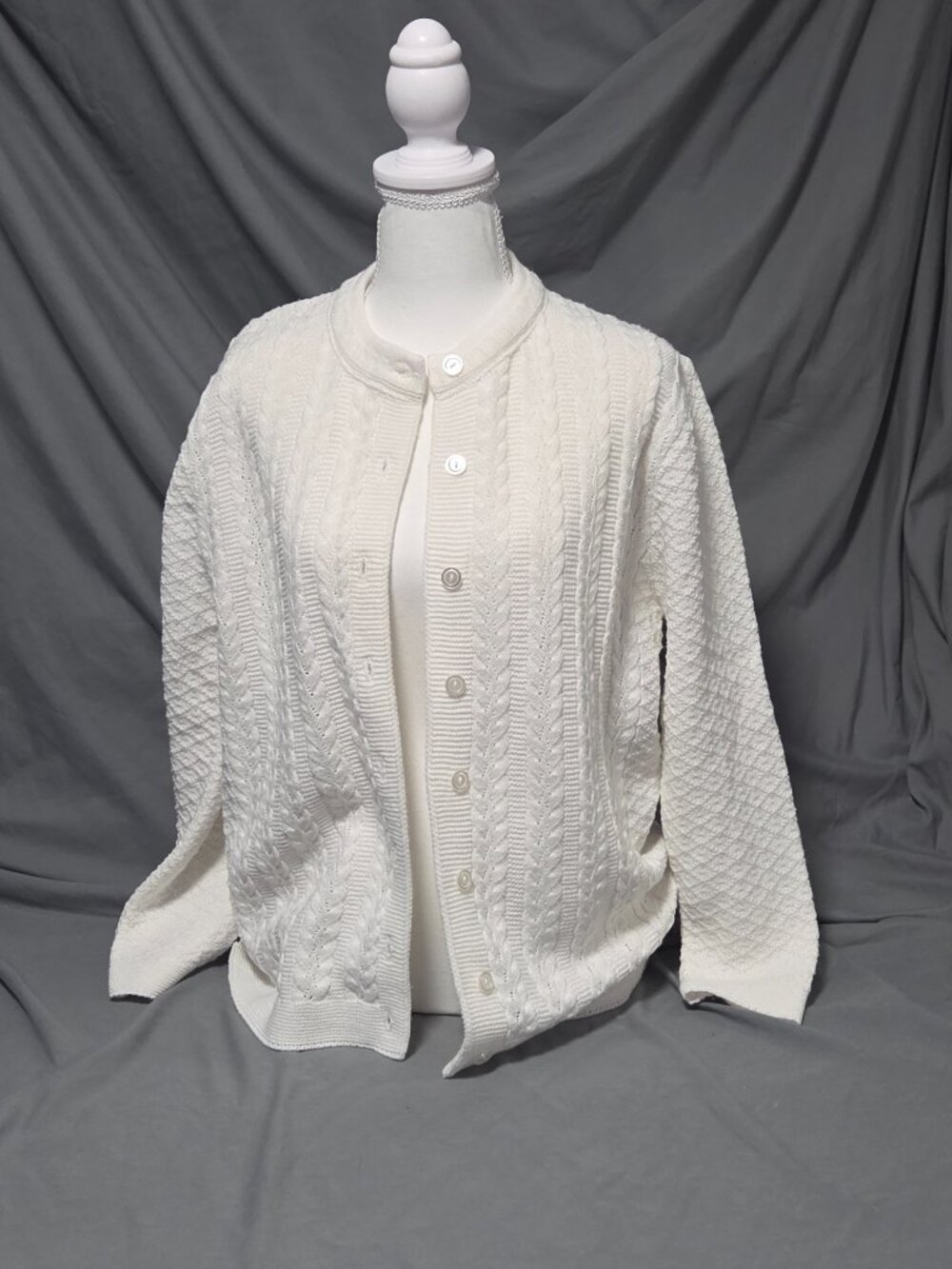 Cuddle Knit Medium White Sweater/Cardigan